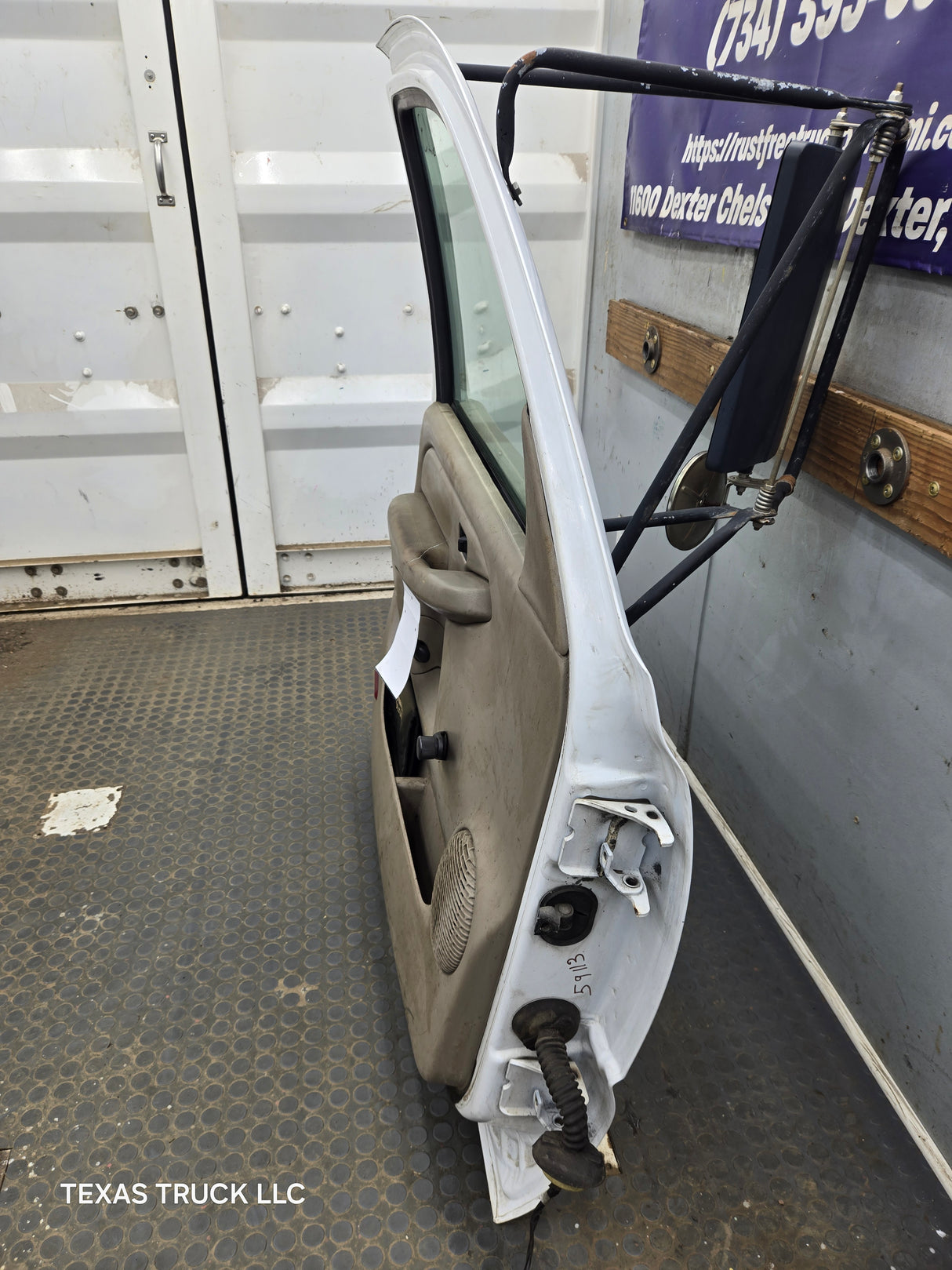 1999-2006 Chevrolet Silverado / GMC Sierra 1500 2500 3500 HD Front Driver Side Door LH