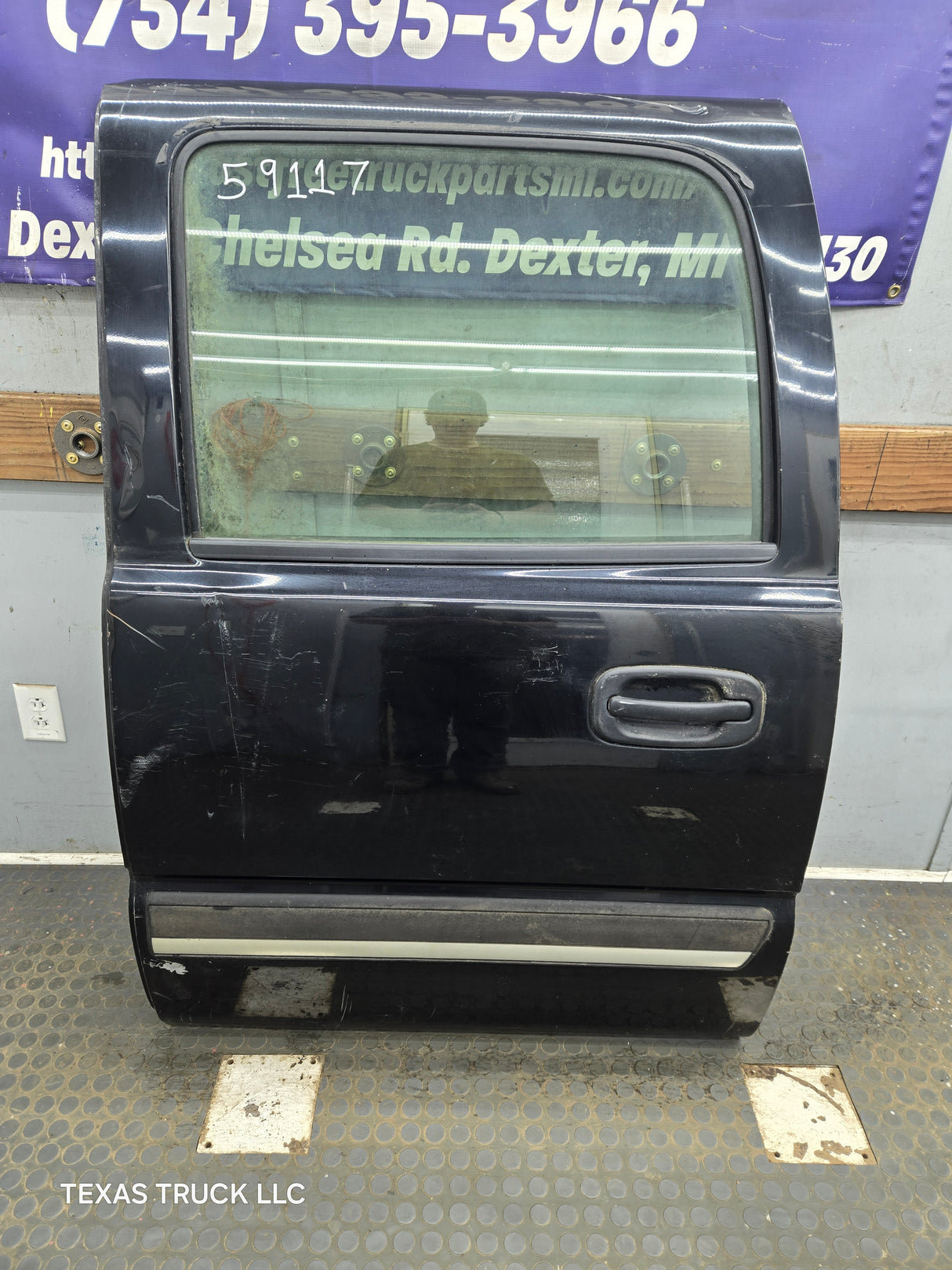 1999-2007 Chevrolet Silverado / GMC Sierra 1500 2500 3500 HD Rear Driver side LH Crew Cab rear door