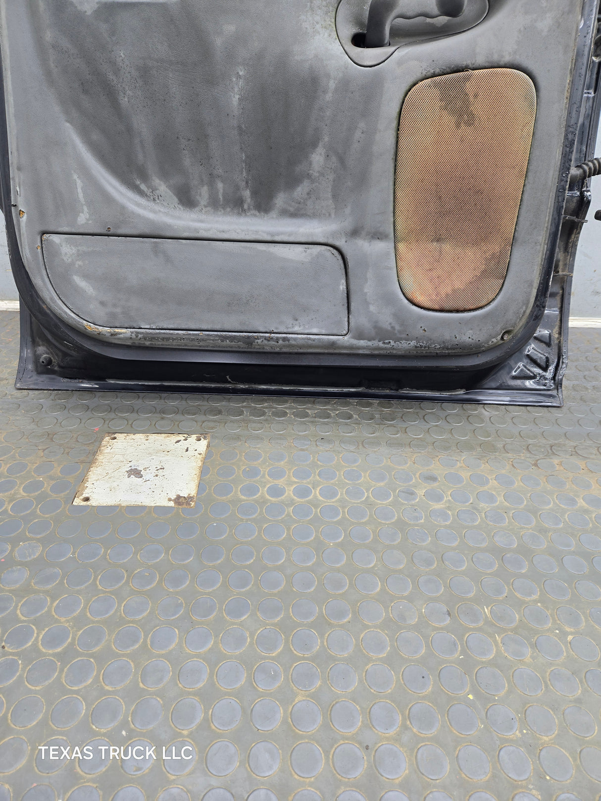 1999-2007 Chevrolet Silverado / GMC Sierra 1500 2500 3500 HD Rear Driver side LH Crew Cab rear door