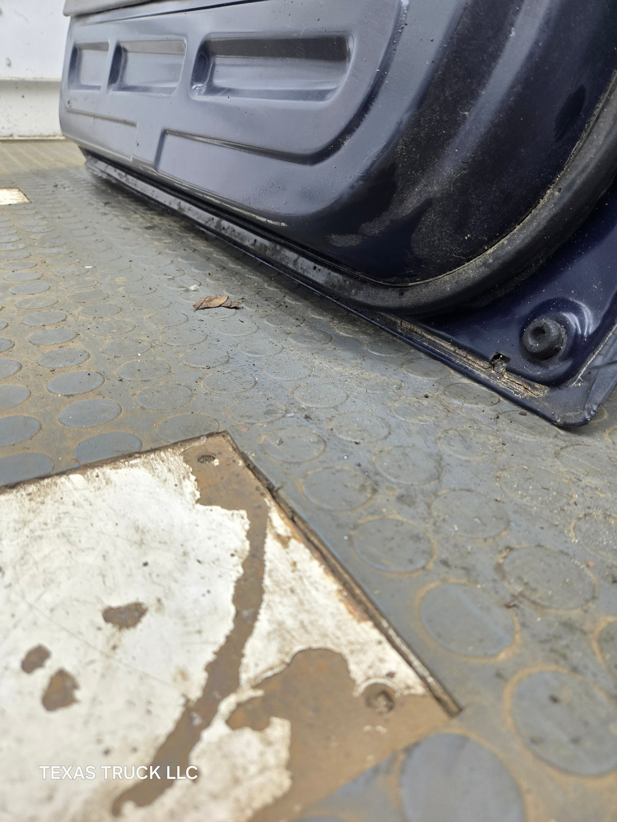 1988-1996 Isuzu Pickup RH Passenger Side Front Door