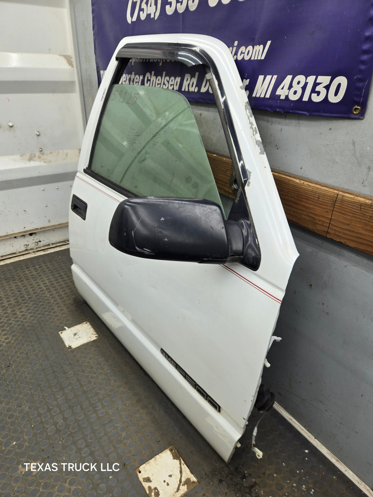 1988-2000 Chevrolet Silverado Suburban GMC Sierra RH Front Passenger Door