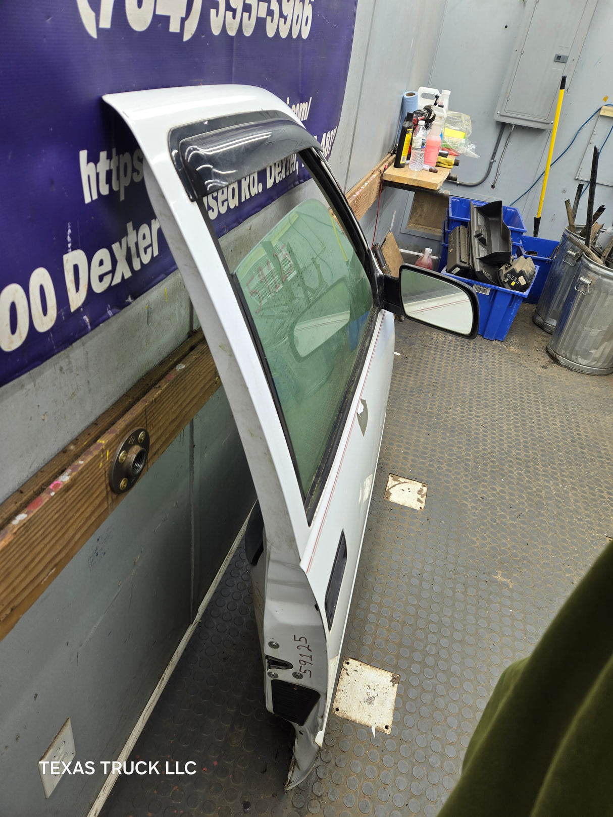 1988-2000 Chevrolet Silverado Suburban GMC Sierra RH Front Passenger Door