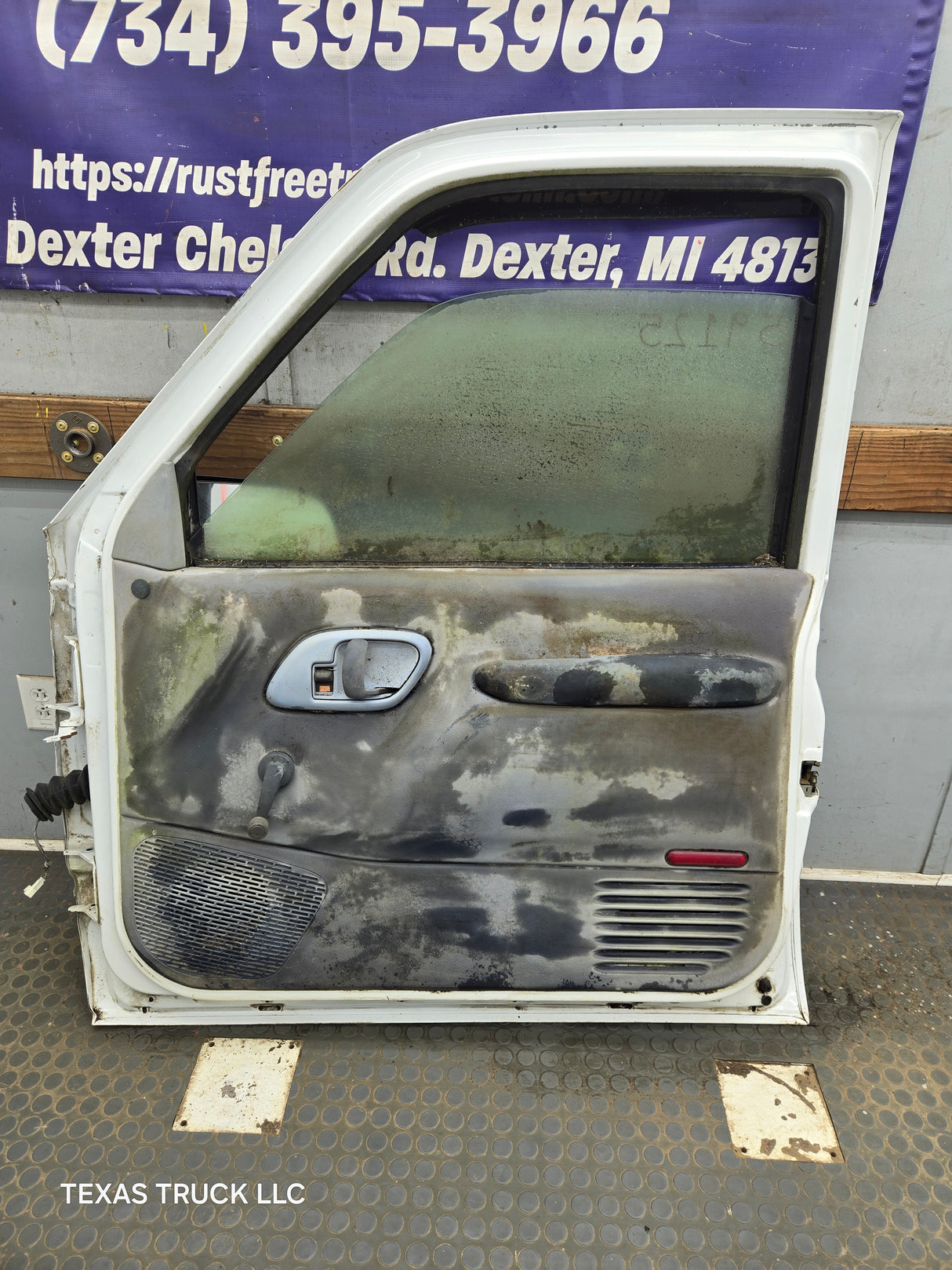 1988-2000 Chevrolet Silverado Suburban GMC Sierra RH Front Passenger Door