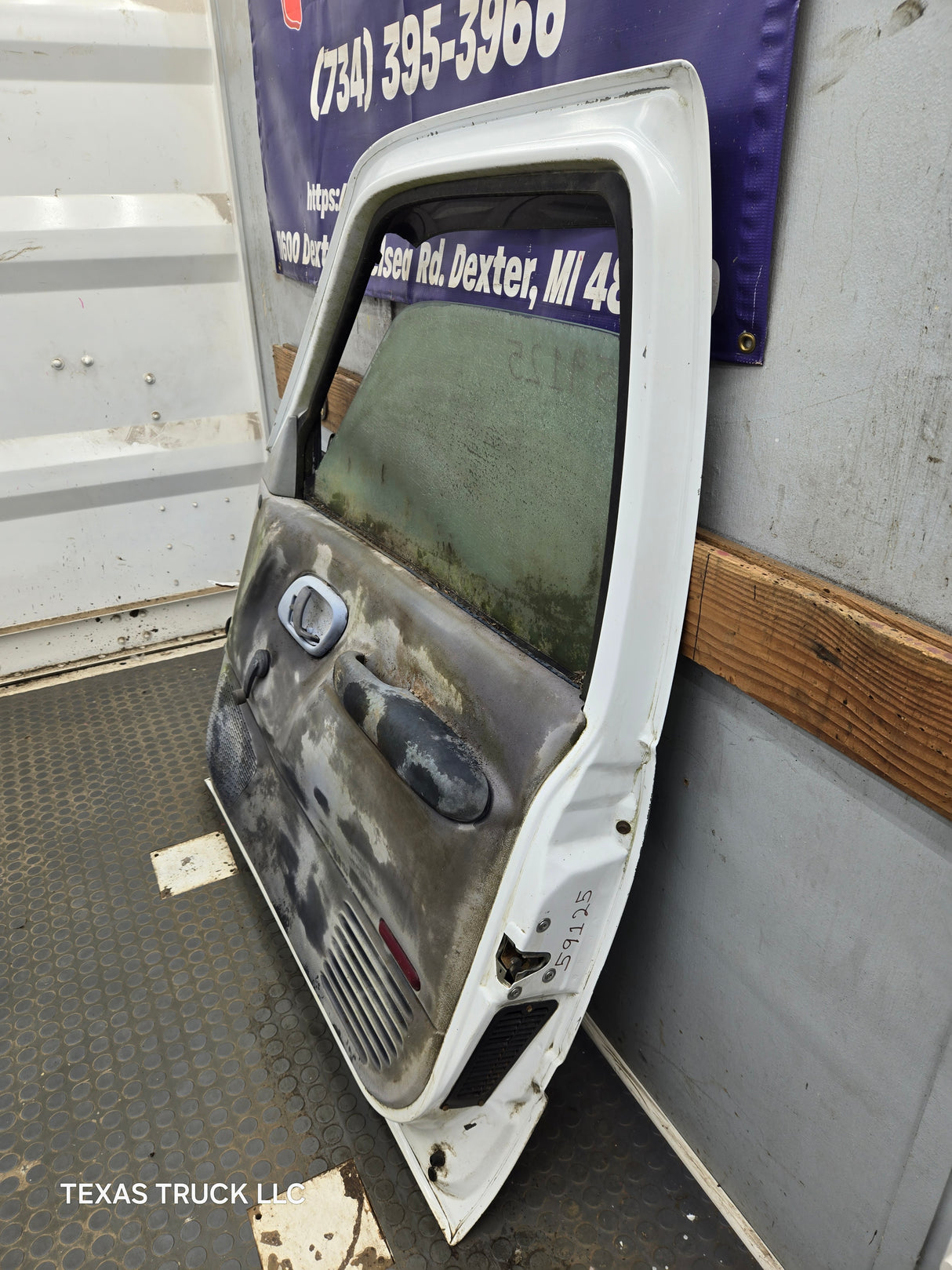 1988-2000 Chevrolet Silverado Suburban GMC Sierra RH Front Passenger Door