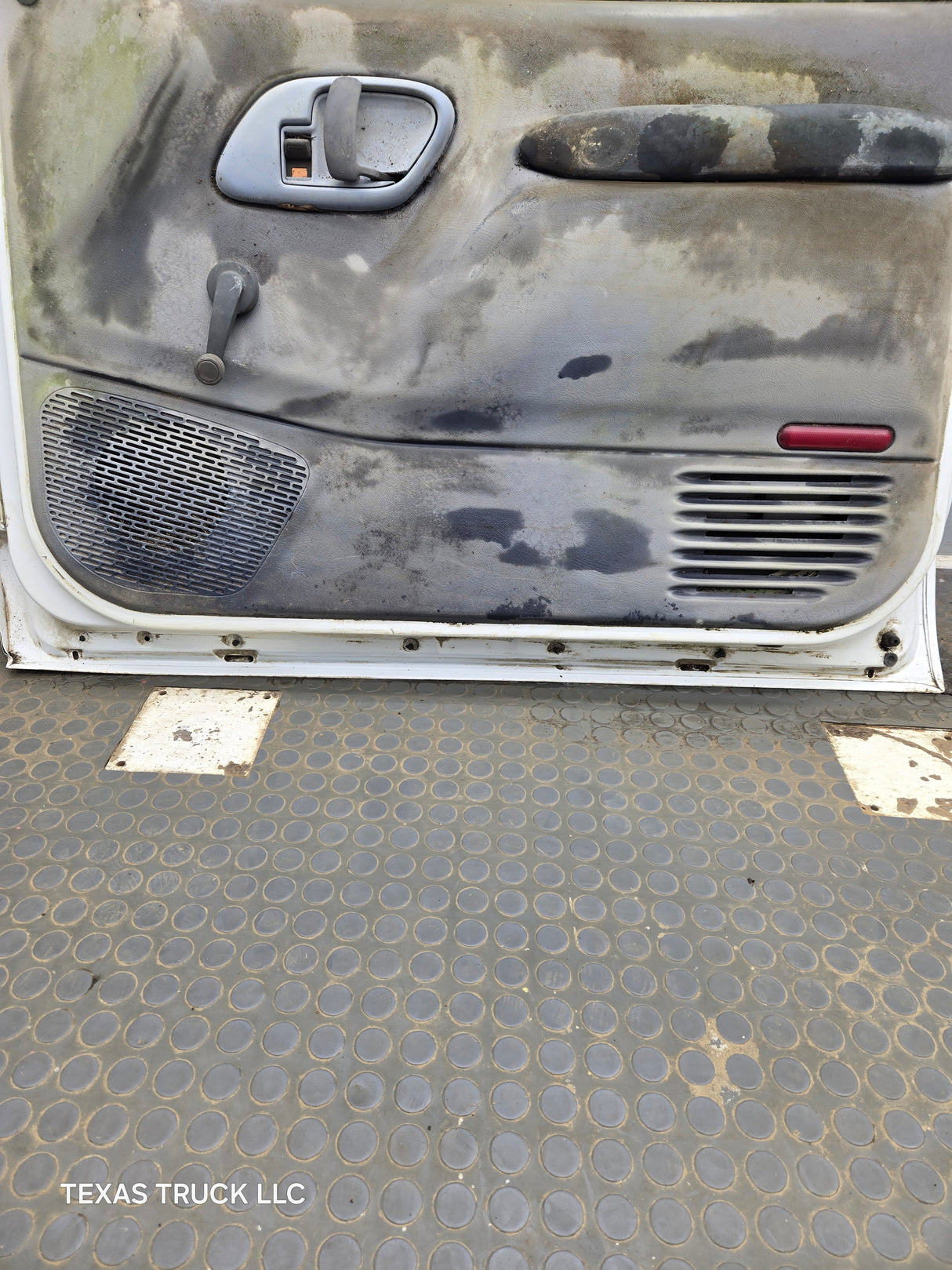 1988-2000 Chevrolet Silverado Suburban GMC Sierra RH Front Passenger Door