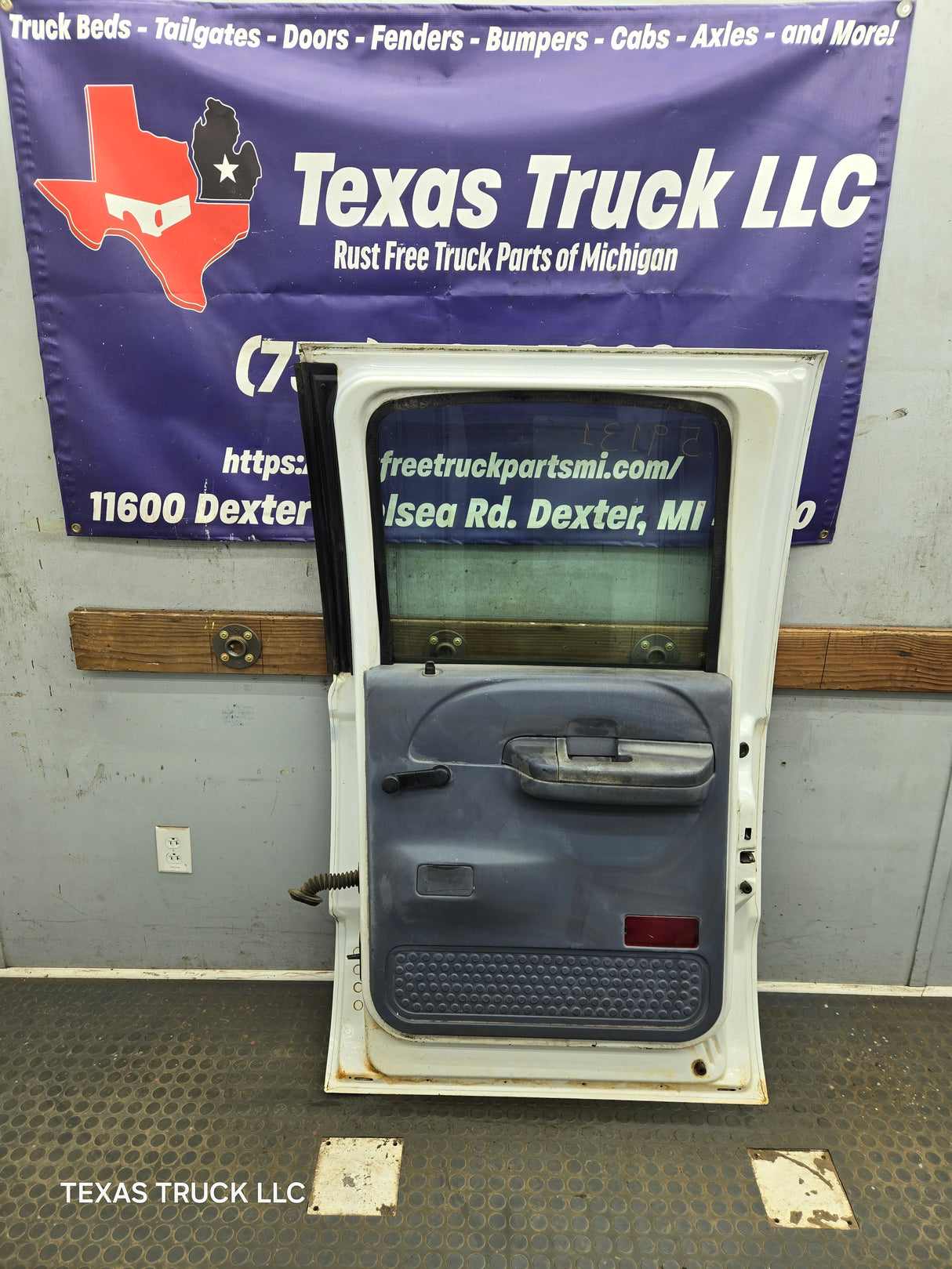 1999-2011 Ford Super Duty F250 F350 F450 F550 RH Crew Cab Passenger Side Rear Door