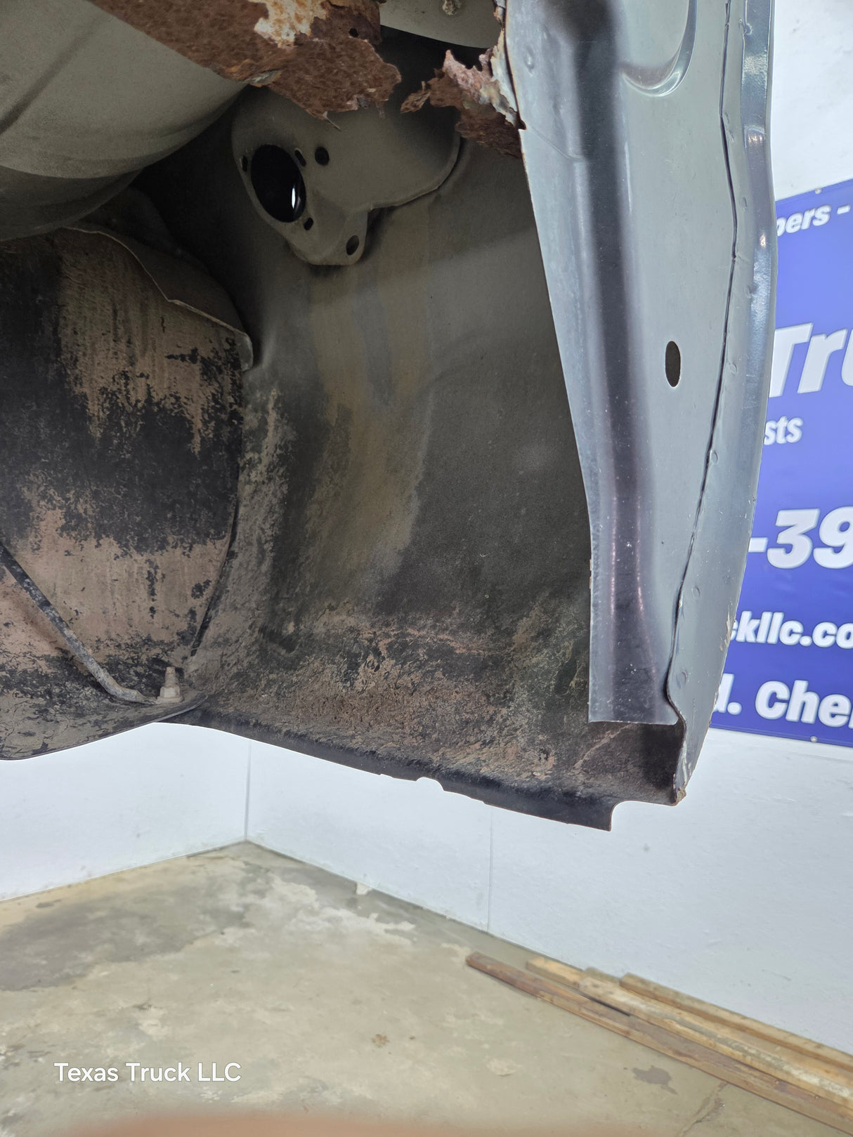 1999-2010 Ford Super Duty F250 F350 6' 9" Short Truck Bed