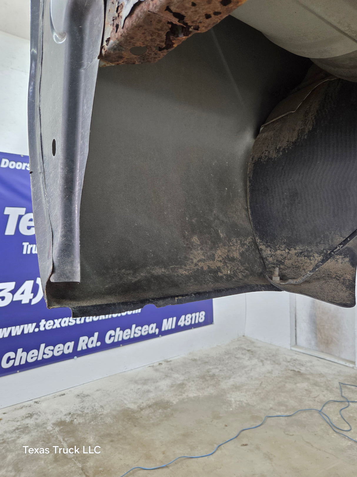 1999-2010 Ford Super Duty F250 F350 6' 9" Short Truck Bed