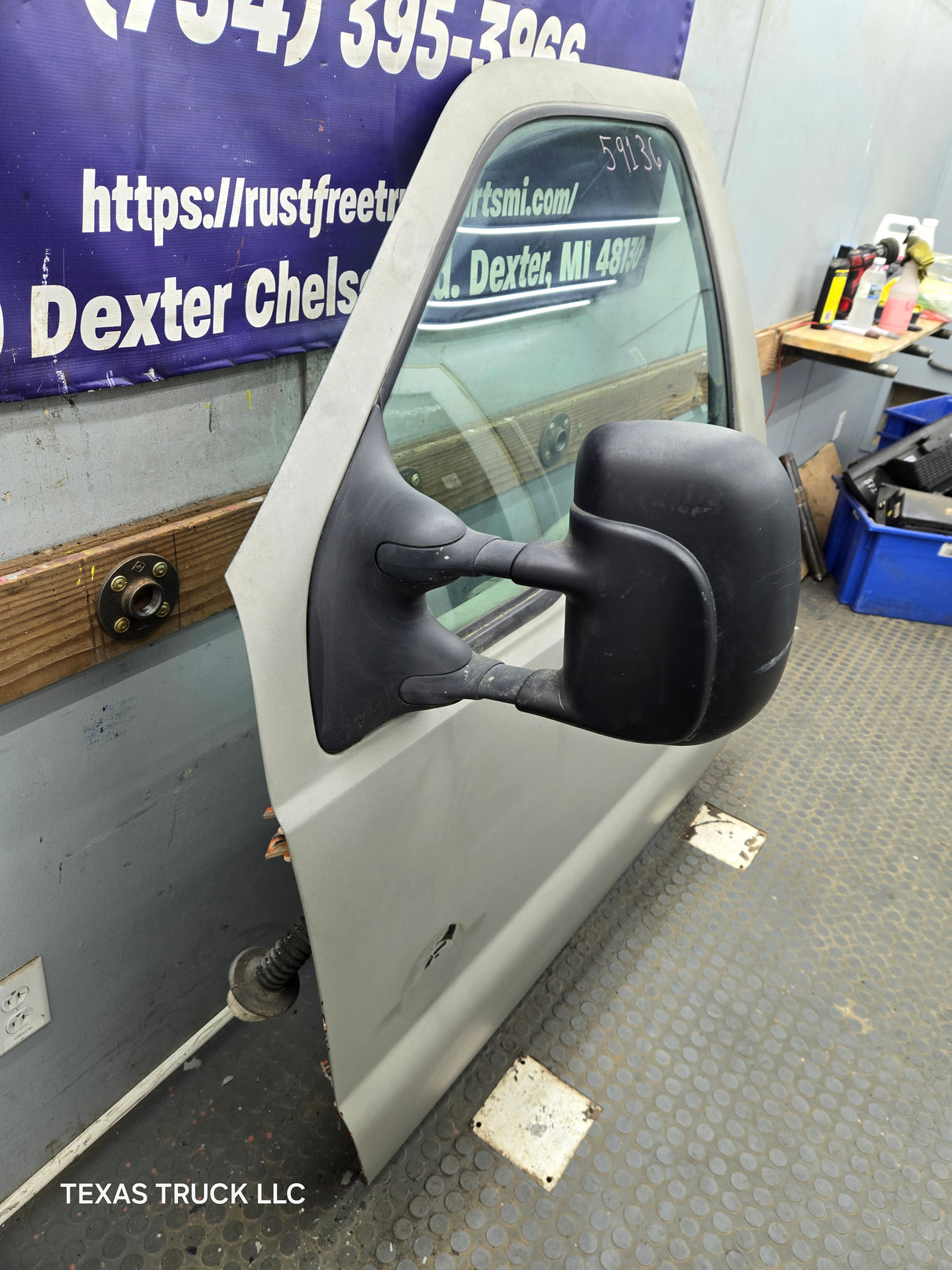 1999-2011 Ford Super Duty LH Driver Side Front Door F250 F350 F450 F550