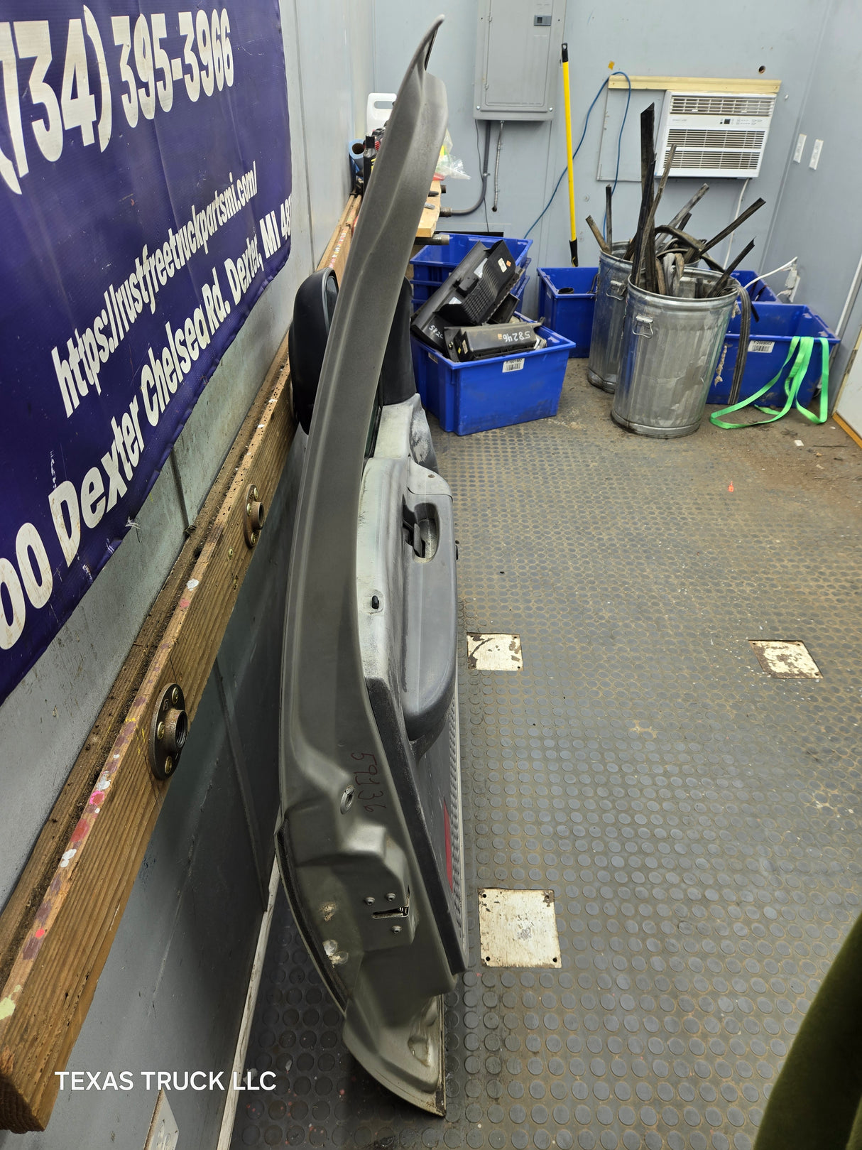 1999-2011 Ford Super Duty LH Driver Side Front Door F250 F350 F450 F550