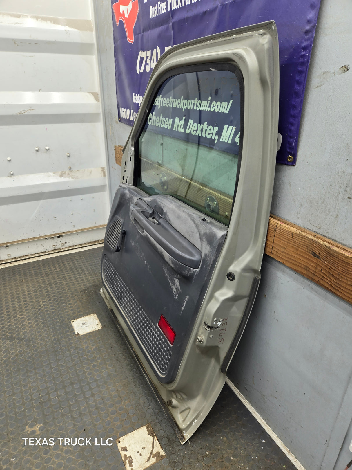 1999-2011 Ford Super Duty / Excursion Front Passenger RH Door F250 F350 F450 F550