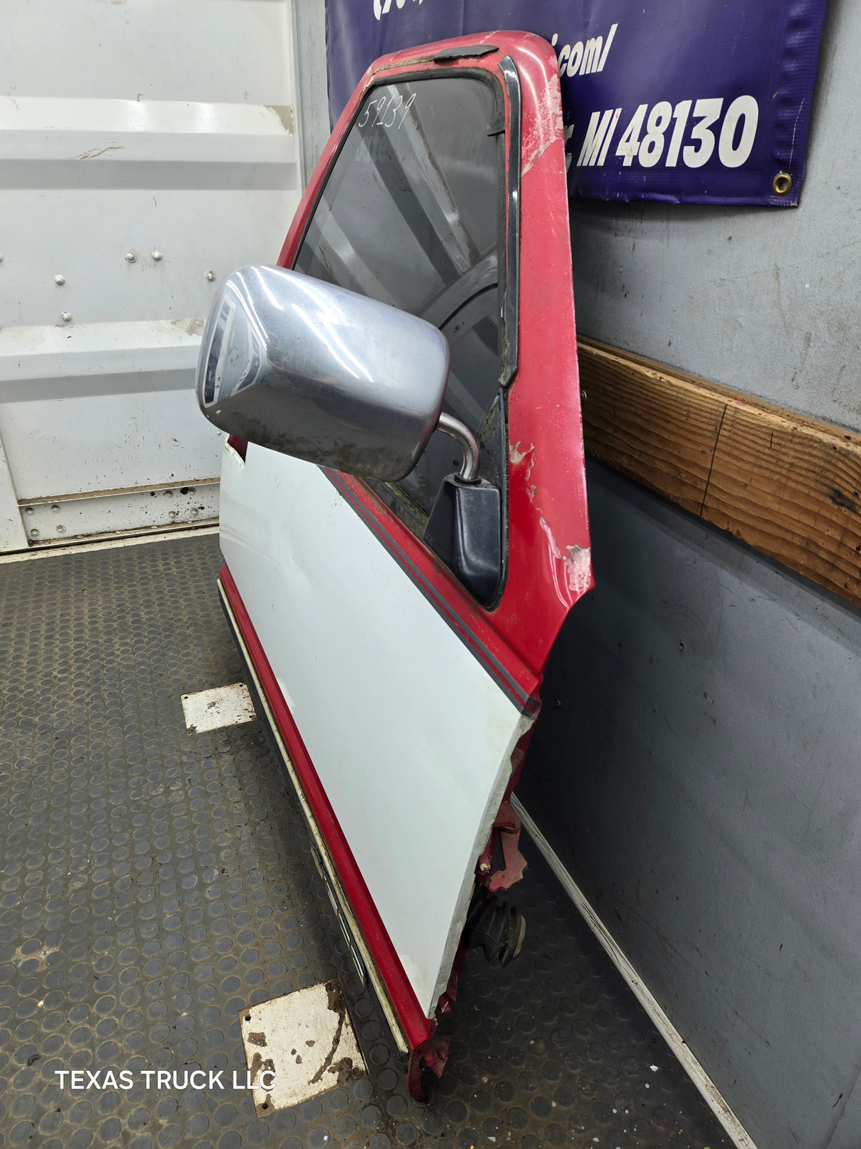 1988-2000 Chevrolet Silverado Suburban GMC Sierra RH Front Passenger Door