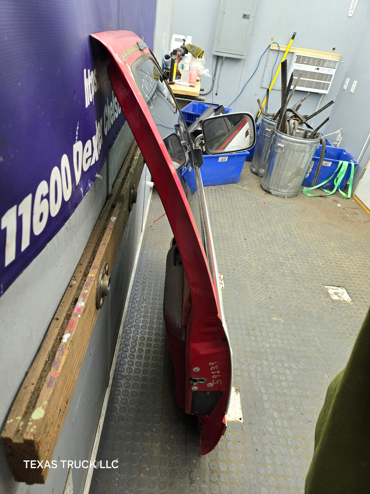 1988-2000 Chevrolet Silverado Suburban GMC Sierra RH Front Passenger Door