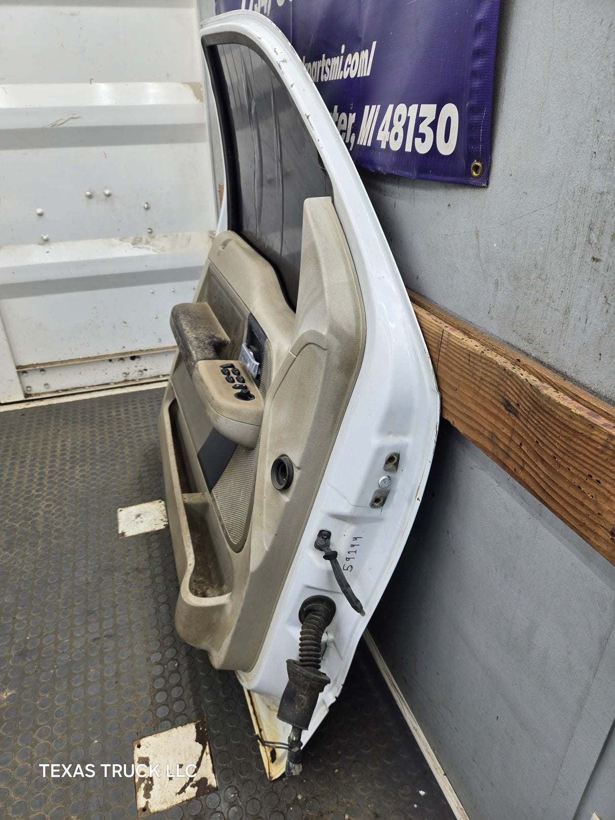2004-2008 Ford F150 Driver Side Extended/Regular Cab Front Door LH