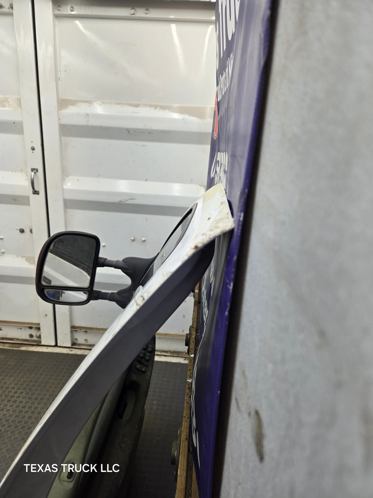 1999-2011 Ford Super Duty LH Driver Side Front Door F250 F350 F450 F550