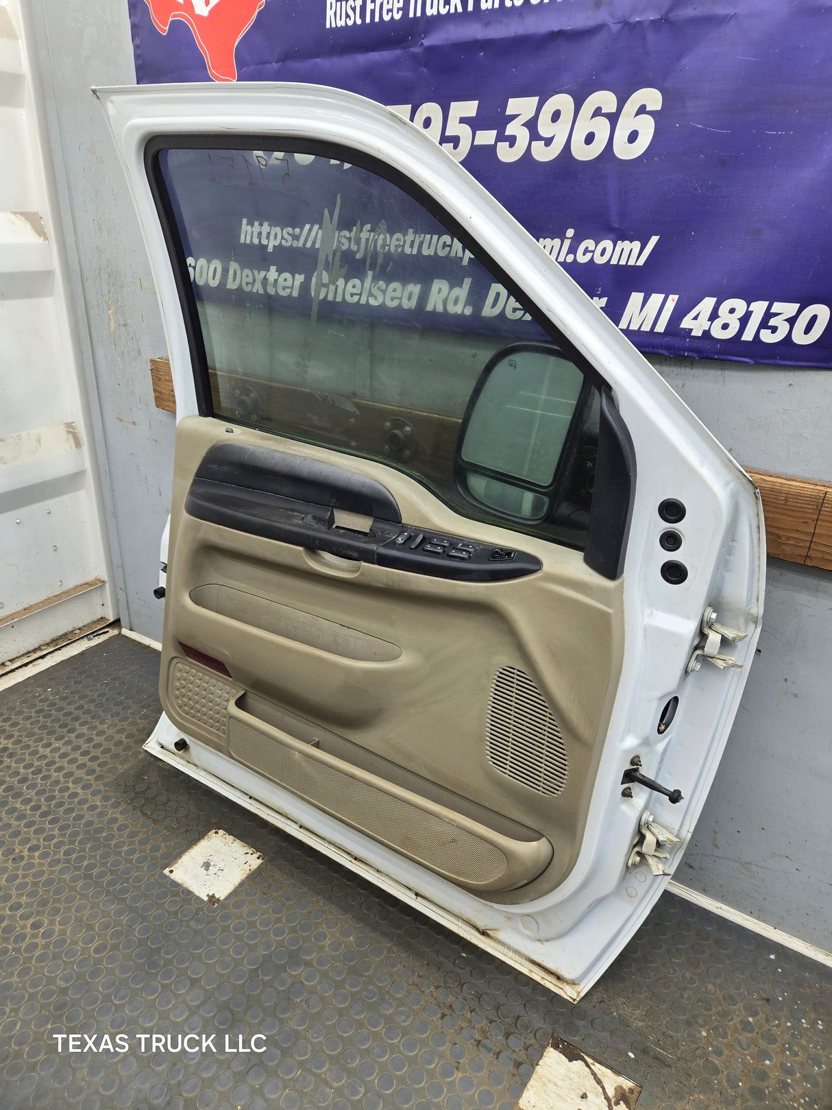 1999-2011 Ford Super Duty LH Driver Side Front Door F250 F350 F450 F550