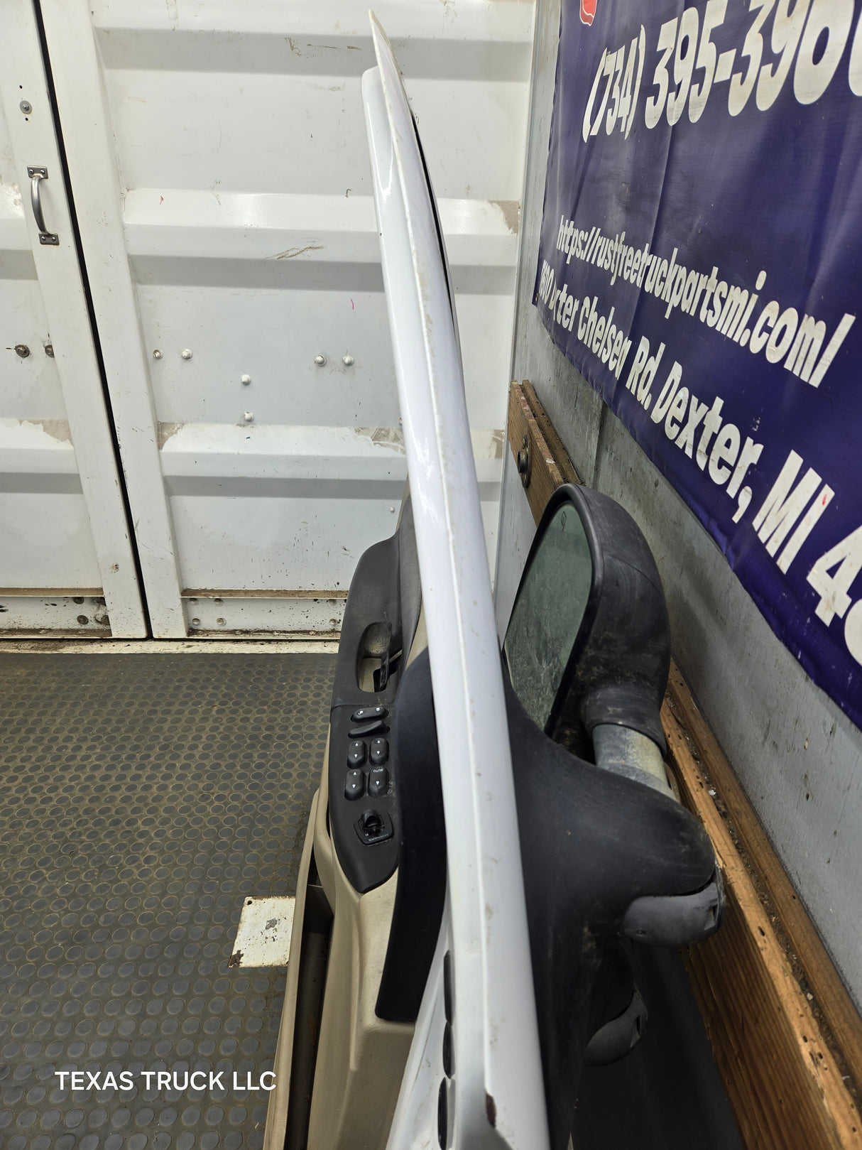 1999-2011 Ford Super Duty LH Driver Side Front Door F250 F350 F450 F550
