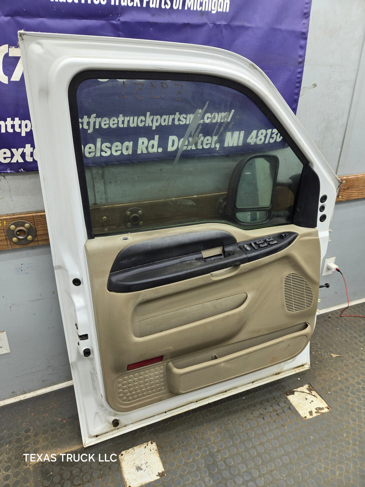 1999-2011 Ford Super Duty LH Driver Side Front Door F250 F350 F450 F550