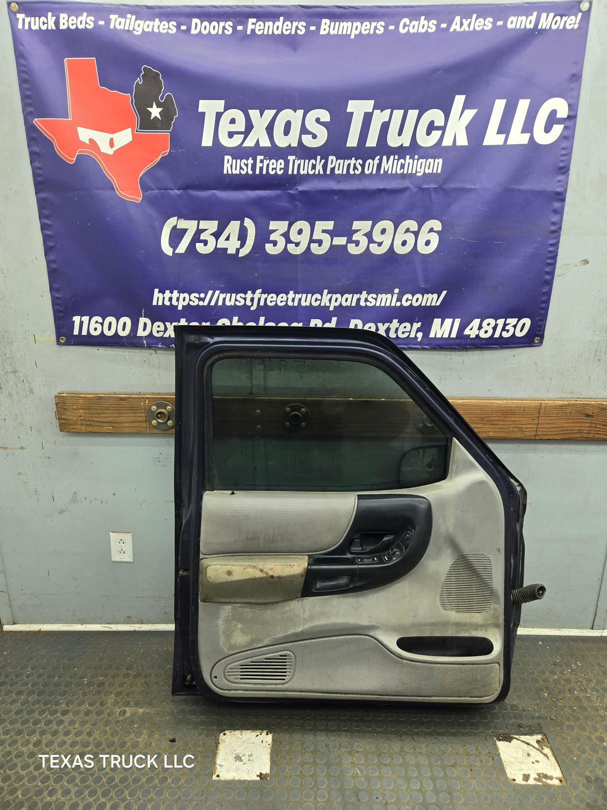 2003-2005 Ford Ranger Driver Side Front Left Hand Door