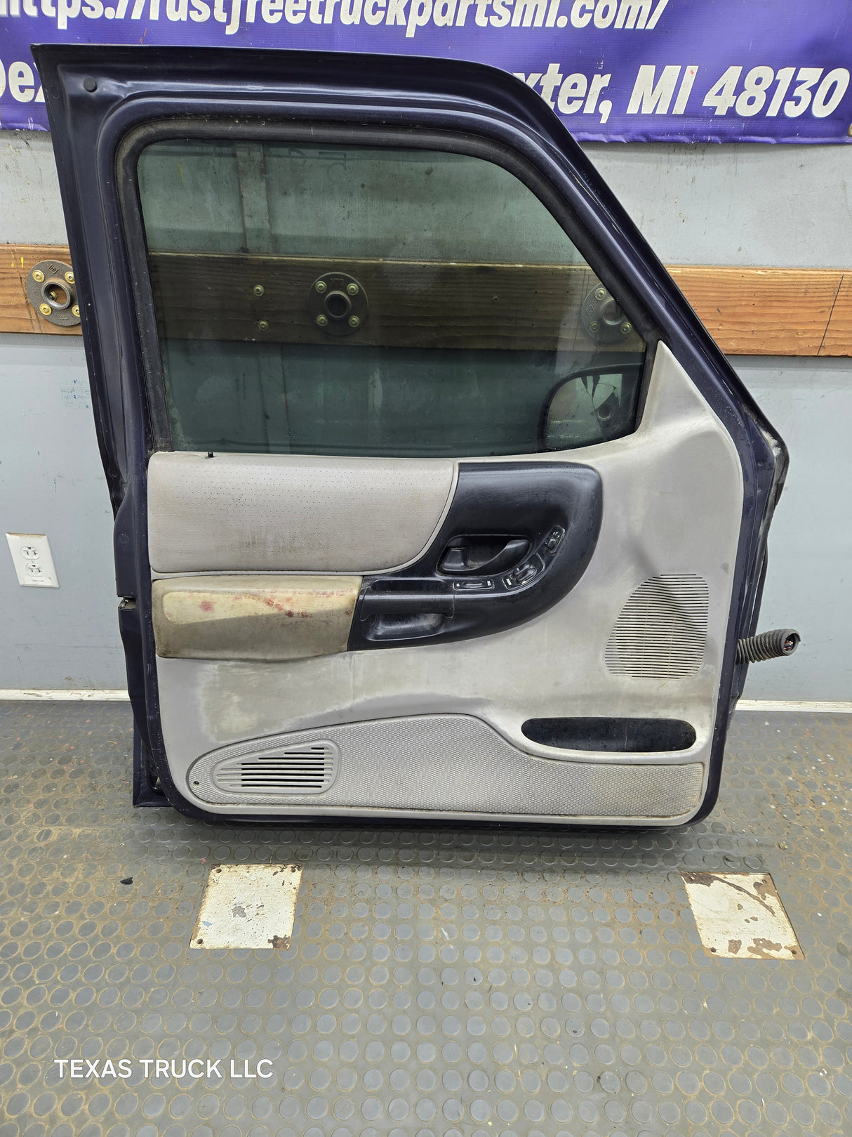 2003-2005 Ford Ranger Driver Side Front Left Hand Door