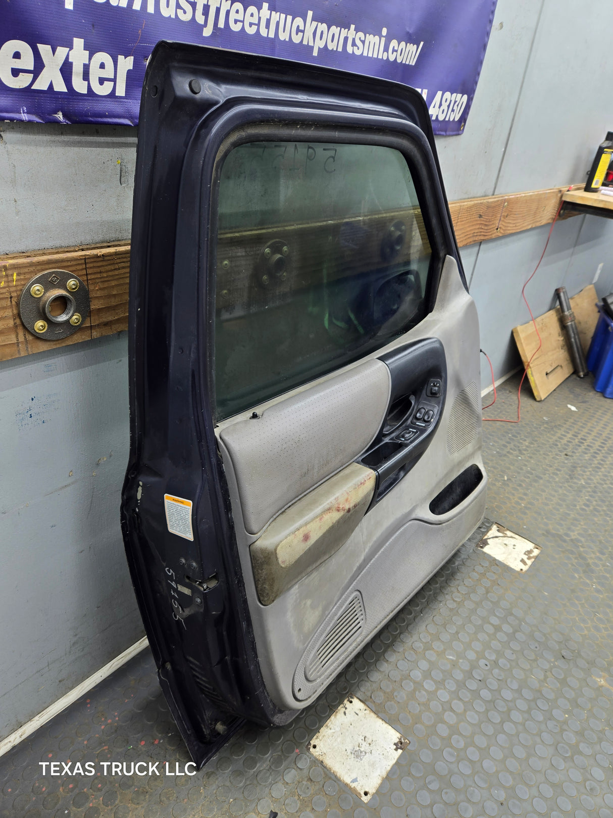 2003-2005 Ford Ranger Driver Side Front Left Hand Door
