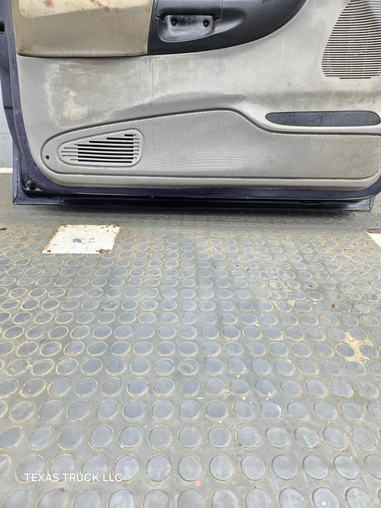 2003-2005 Ford Ranger Driver Side Front Left Hand Door