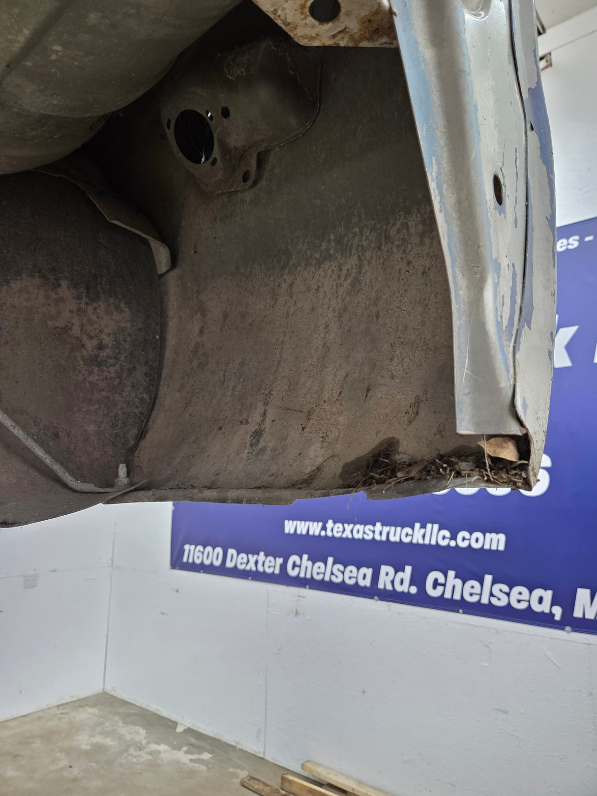 1999-2010 Ford Super Duty F250 F350 6' 9" Short Truck Bed