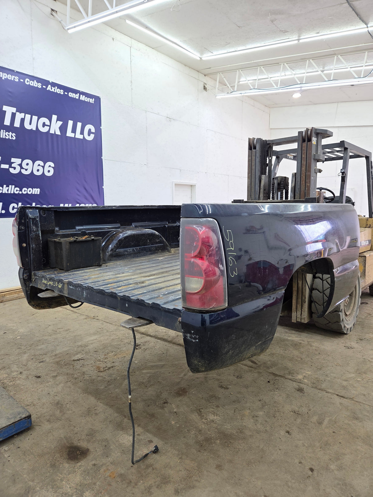 1999-2007 Chevrolet Silverado / GMC Sierra 1500 2500HD 3500HD 6' 6" Short Truck Bed