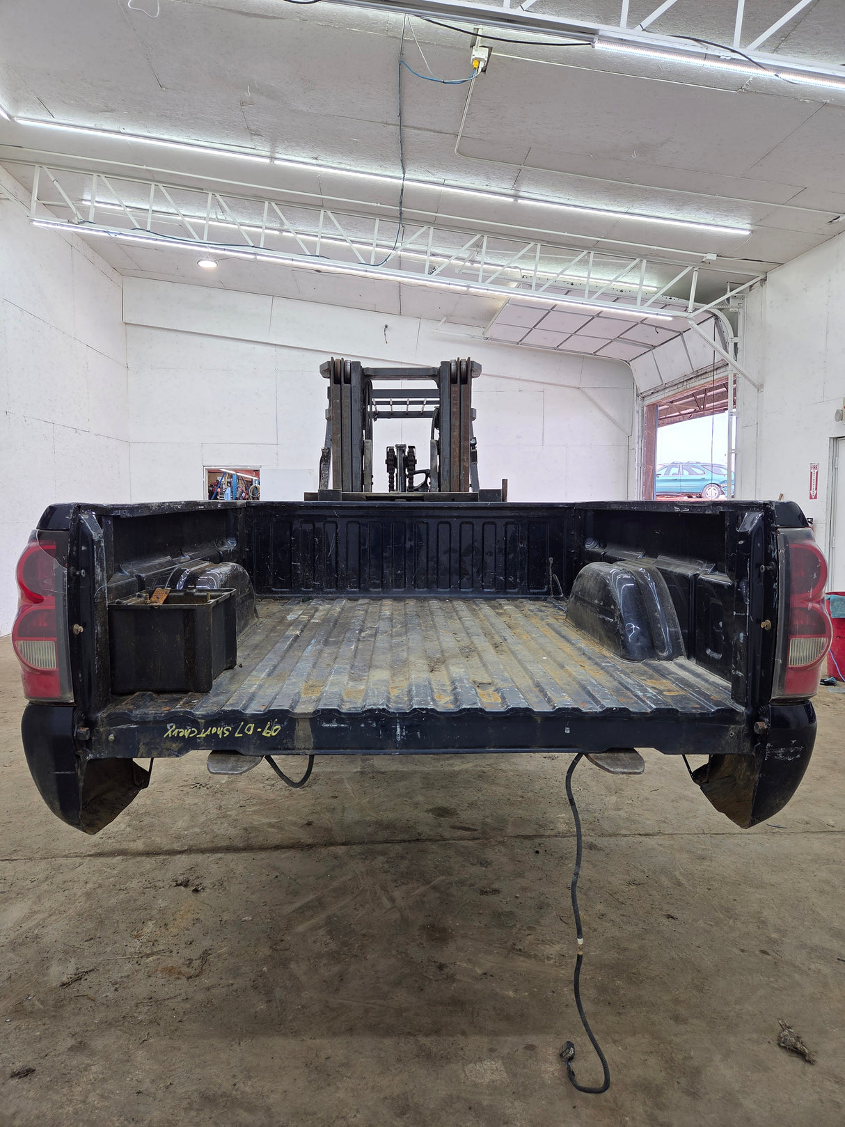 1999-2007 Chevrolet Silverado / GMC Sierra 1500 2500HD 3500HD 6' 6" Short Truck Bed