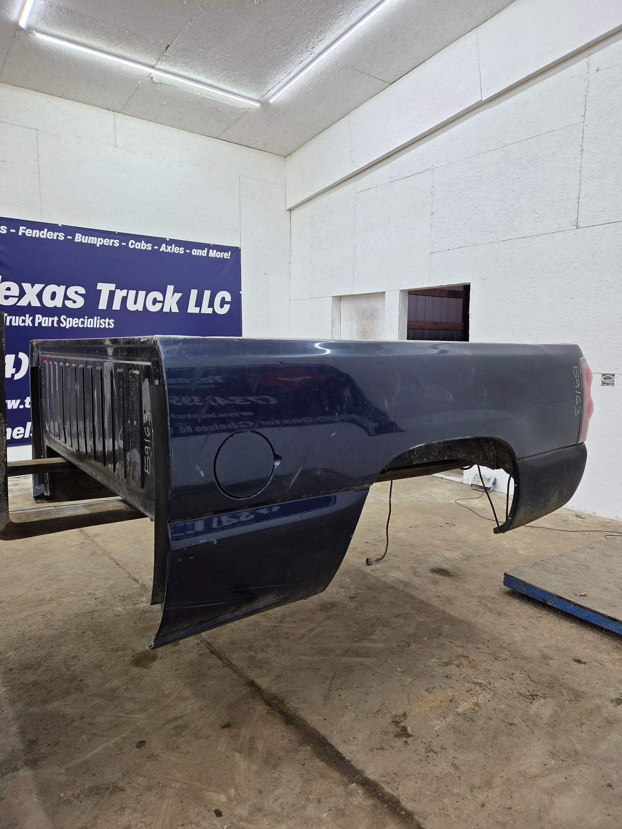 1999-2007 Chevrolet Silverado / GMC Sierra 1500 2500HD 3500HD 6' 6" Short Truck Bed