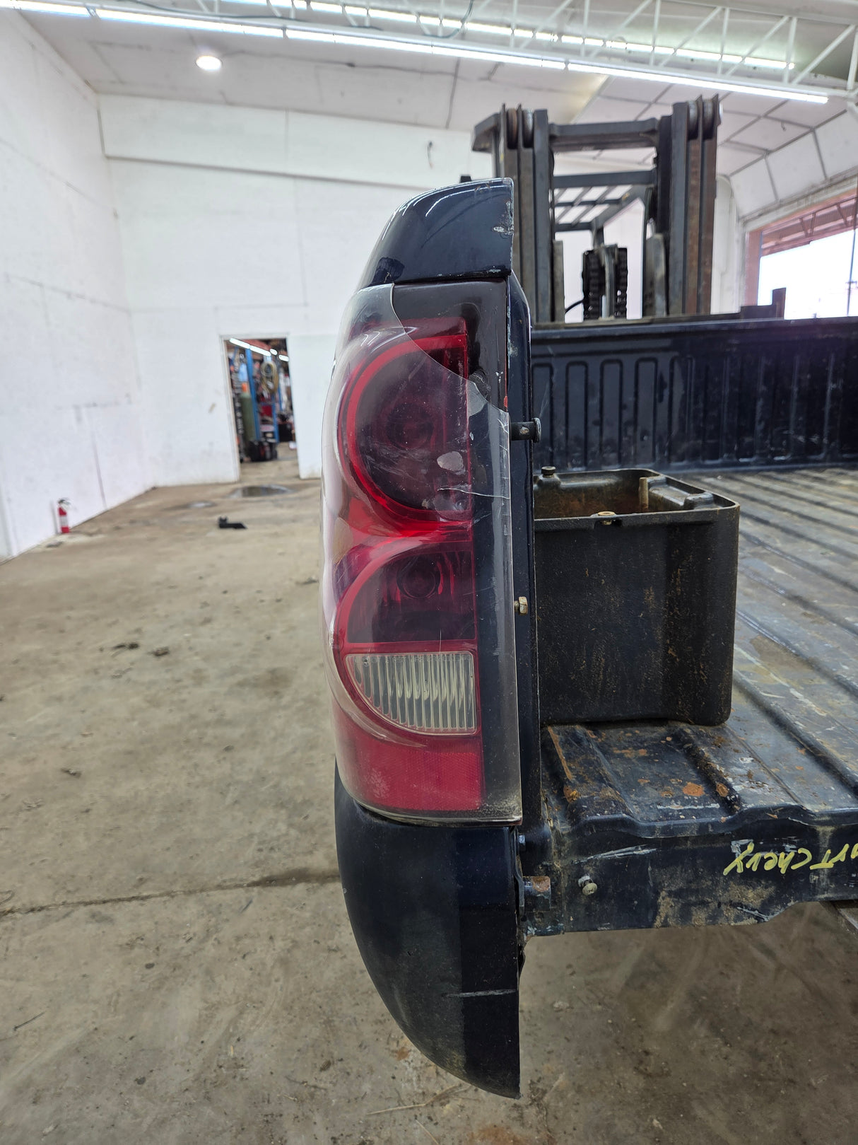 1999-2007 Chevrolet Silverado / GMC Sierra 1500 2500HD 3500HD 6' 6" Short Truck Bed