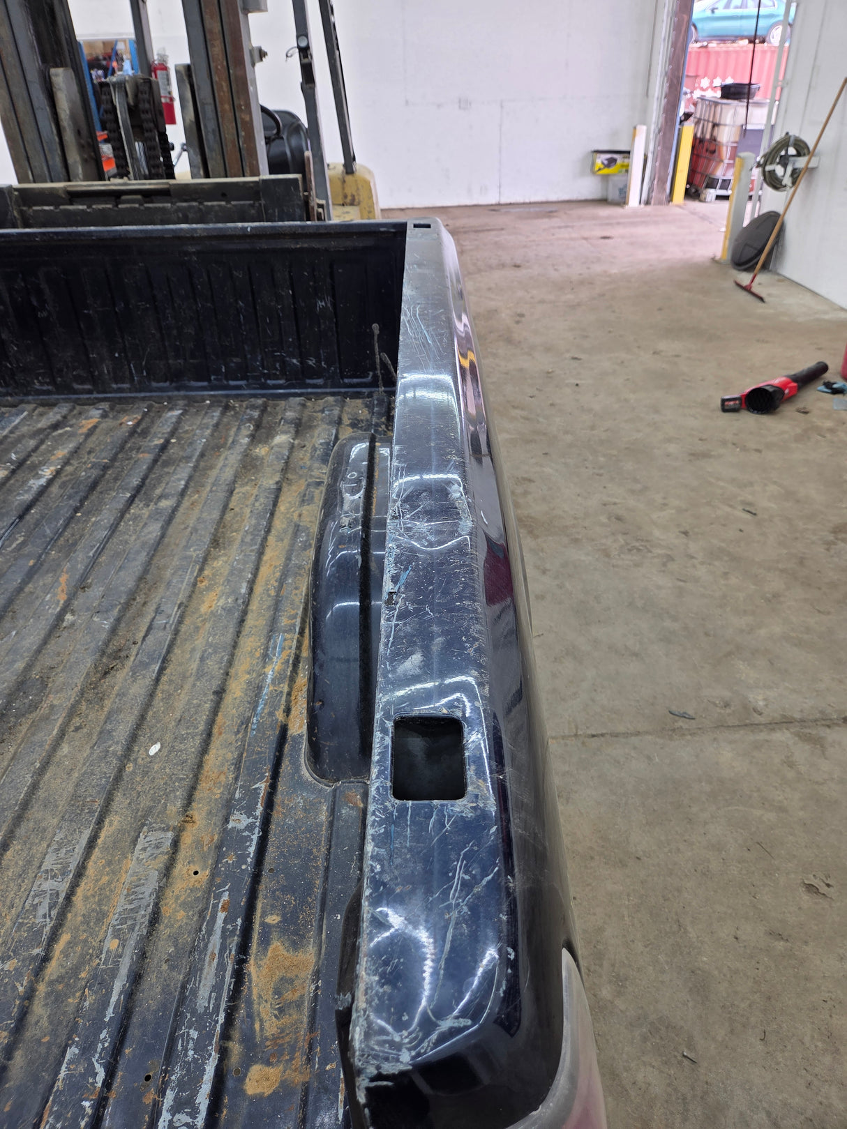1999-2007 Chevrolet Silverado / GMC Sierra 1500 2500HD 3500HD 6' 6" Short Truck Bed