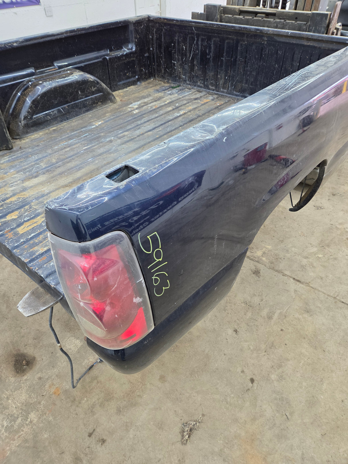 1999-2007 Chevrolet Silverado / GMC Sierra 1500 2500HD 3500HD 6' 6" Short Truck Bed