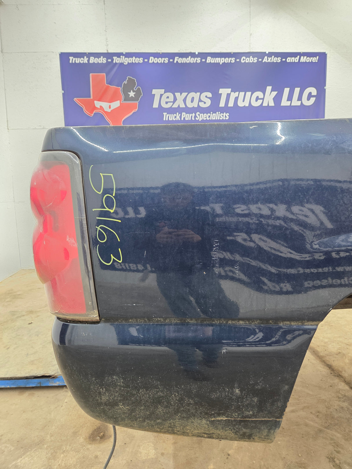 1999-2007 Chevrolet Silverado / GMC Sierra 1500 2500HD 3500HD 6' 6" Short Truck Bed