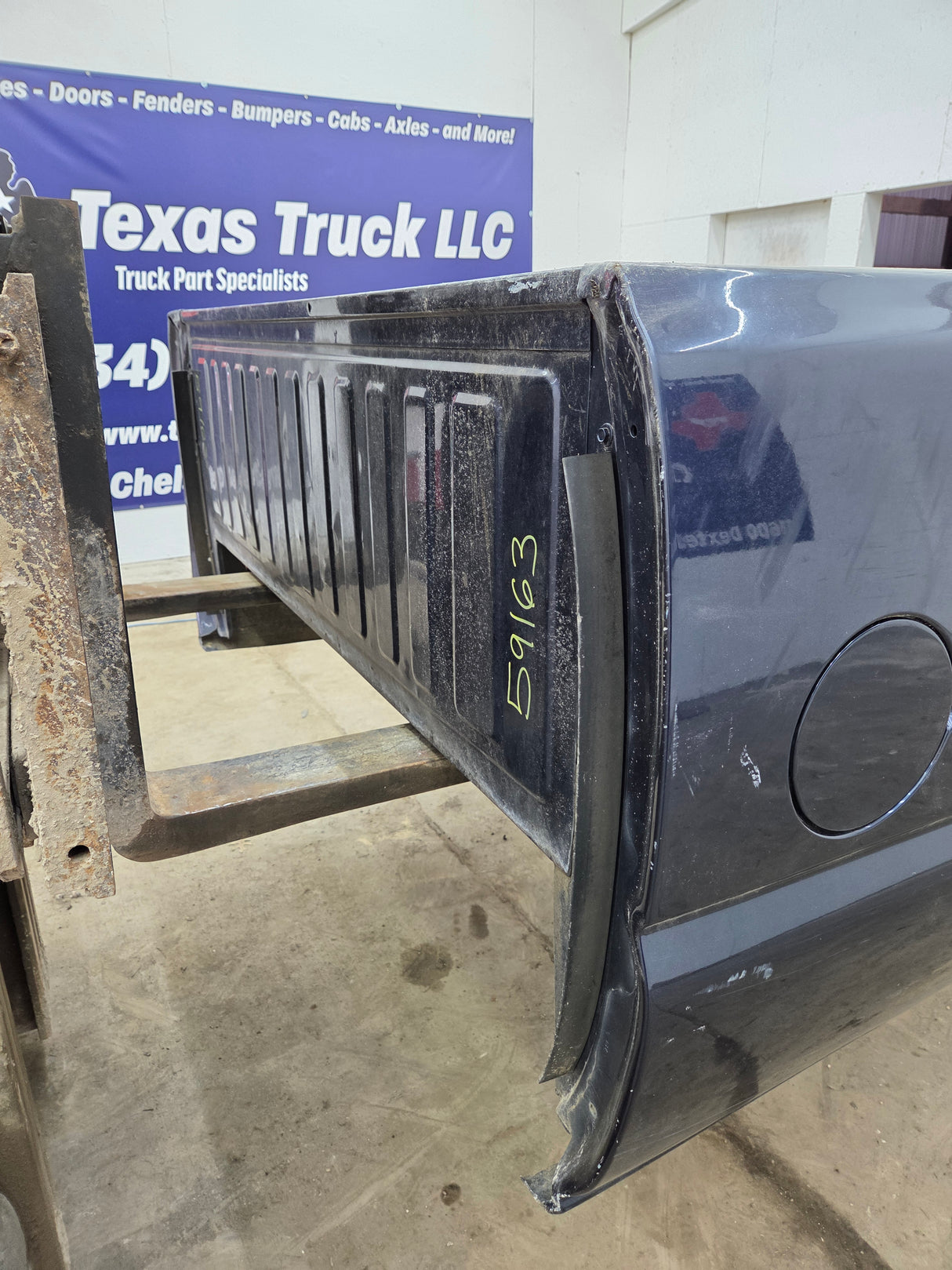 1999-2007 Chevrolet Silverado / GMC Sierra 1500 2500HD 3500HD 6' 6" Short Truck Bed