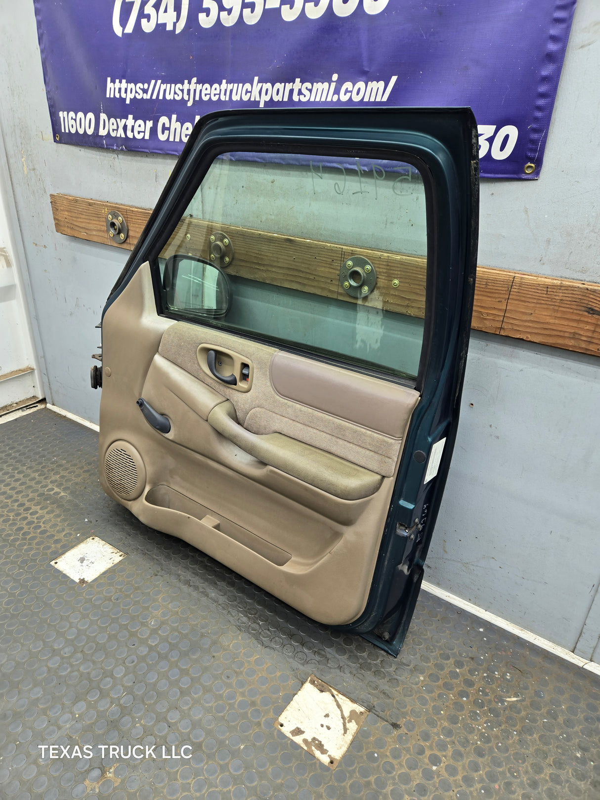 1994-2004 Chevrolet S10 /  GMC Sonoma RH Passenger Side Front Door