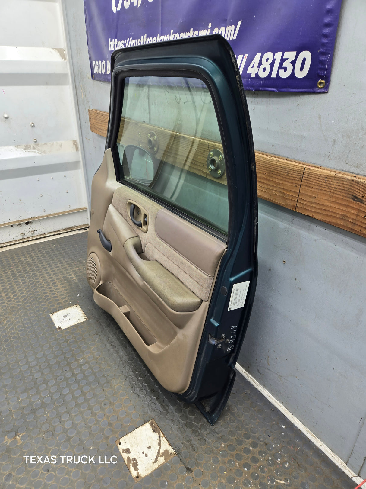 1994-2004 Chevrolet S10 /  GMC Sonoma RH Passenger Side Front Door