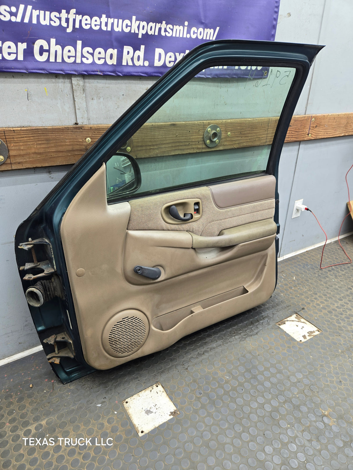 1994-2004 Chevrolet S10 /  GMC Sonoma RH Passenger Side Front Door