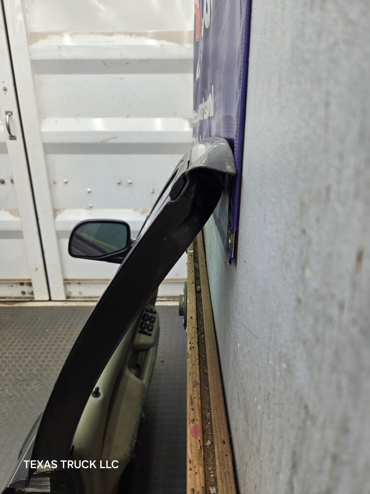 2001-2005 Ford Explorer Sport Trac LH Front Door