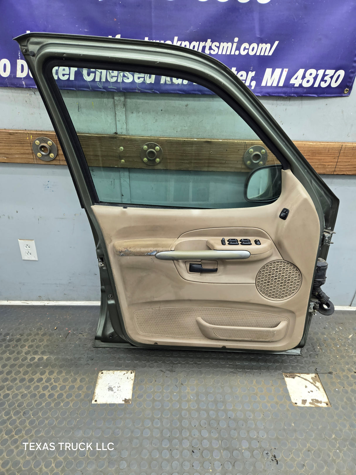 2001-2005 Ford Explorer Sport Trac LH Front Door