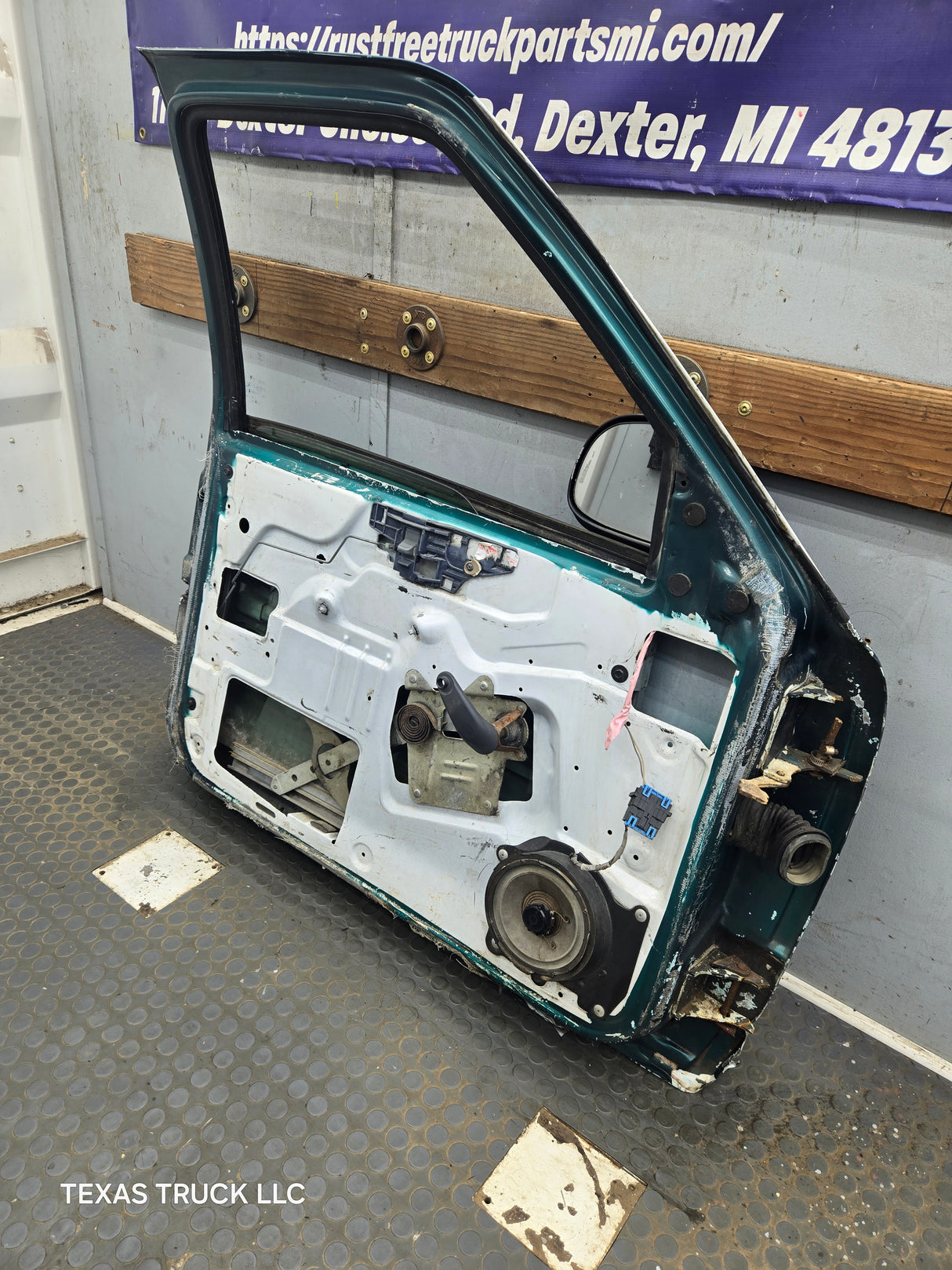 1994-2004 Chevrolet S10 /  GMC Sonoma RH Passenger Side Front Door