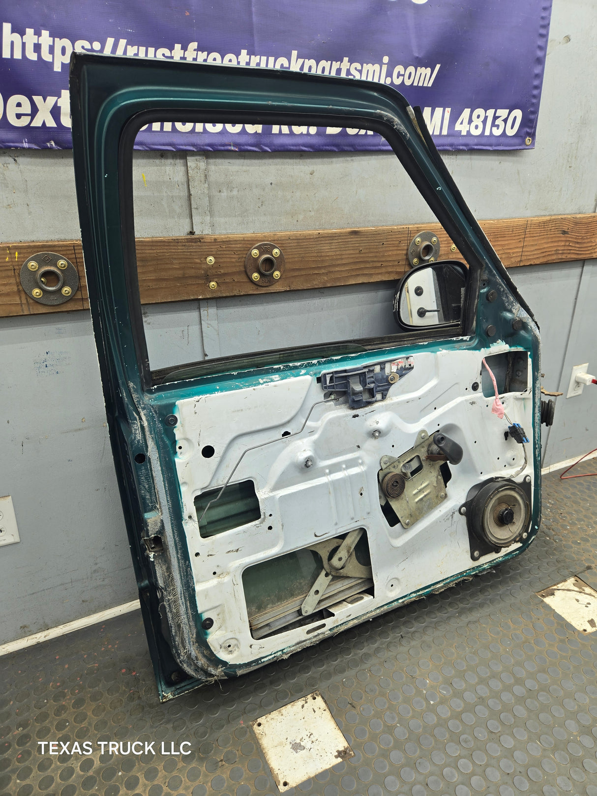 1994-2004 Chevrolet S10 /  GMC Sonoma RH Passenger Side Front Door