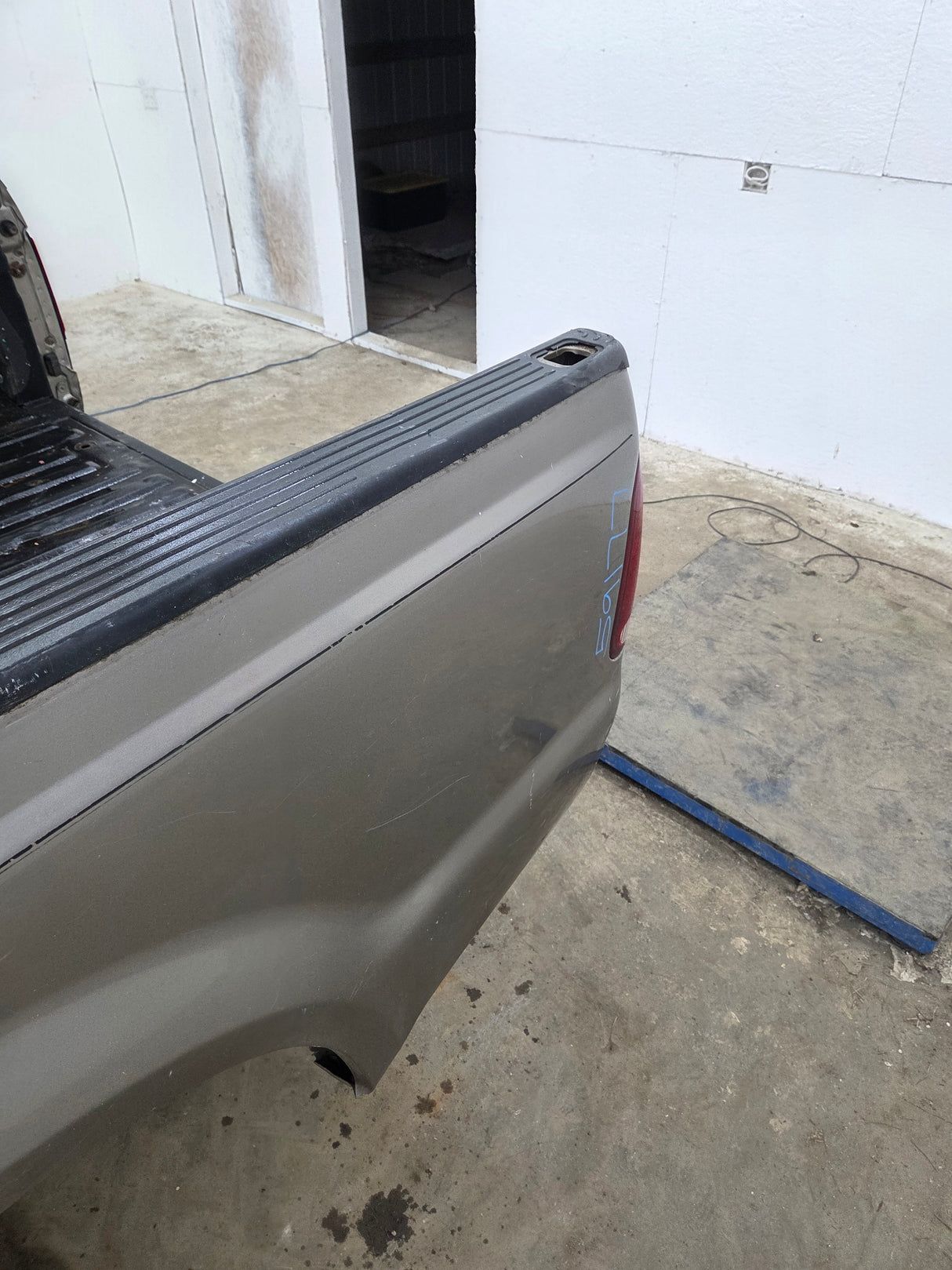 1999-2010 Ford Super Duty F250 F350 6' 9" Short Truck Bed