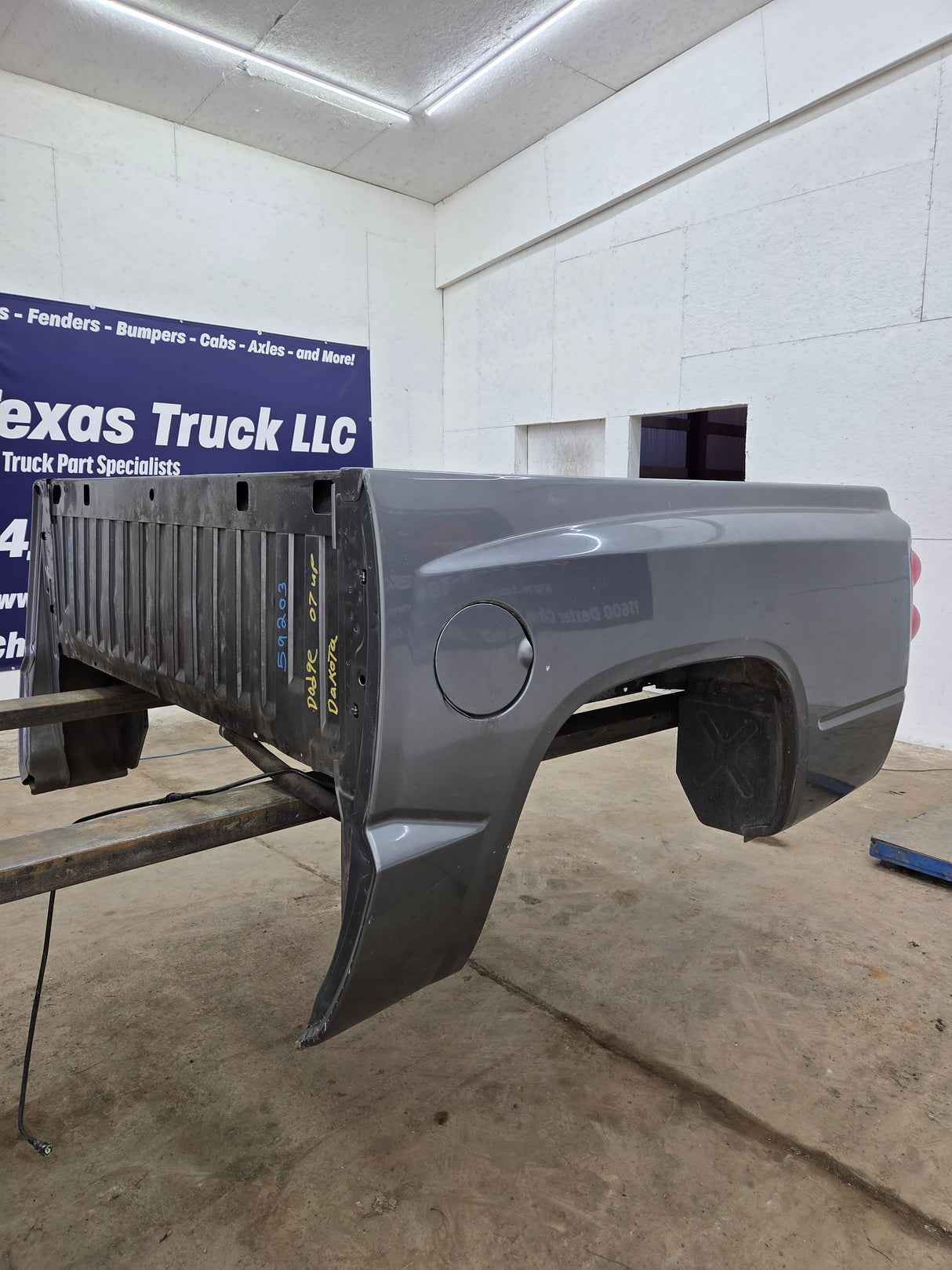 2005-2011 Dodge Dakota 3rd Gen 5' 4" Short Truck Bed