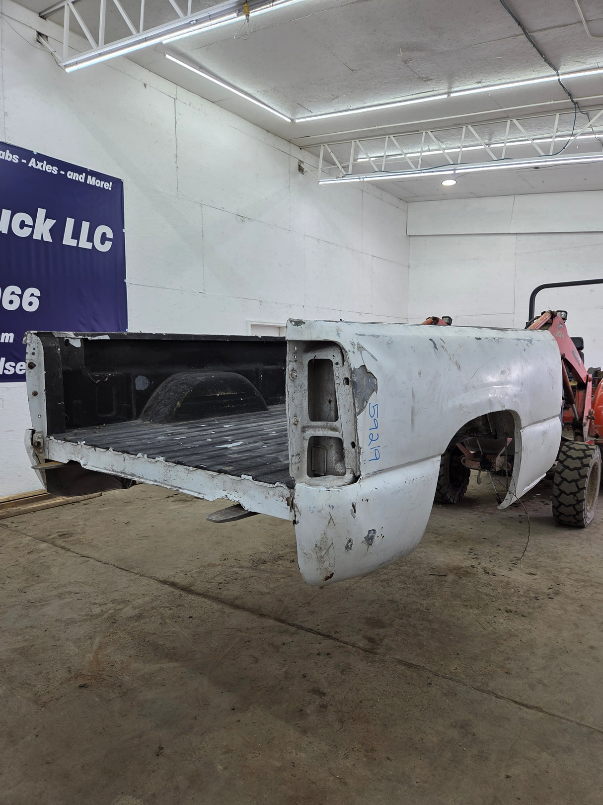 1999-2007 Chevrolet Silverado / GMC Sierra 1500 2500HD 3500HD 6' 6" Short Truck Bed