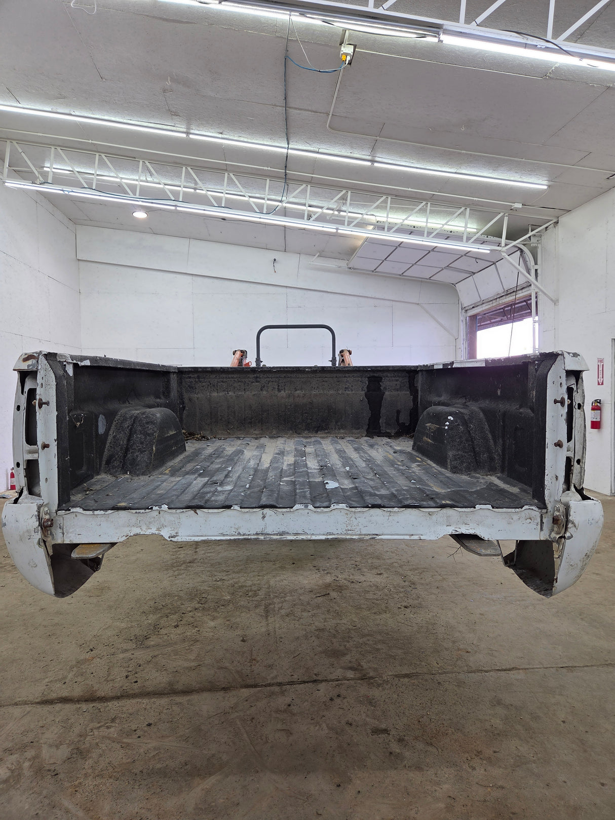1999-2007 Chevrolet Silverado / GMC Sierra 1500 2500HD 3500HD 6' 6" Short Truck Bed