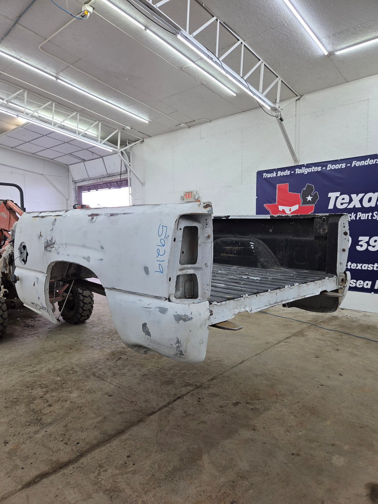 1999-2007 Chevrolet Silverado / GMC Sierra 1500 2500HD 3500HD 6' 6" Short Truck Bed
