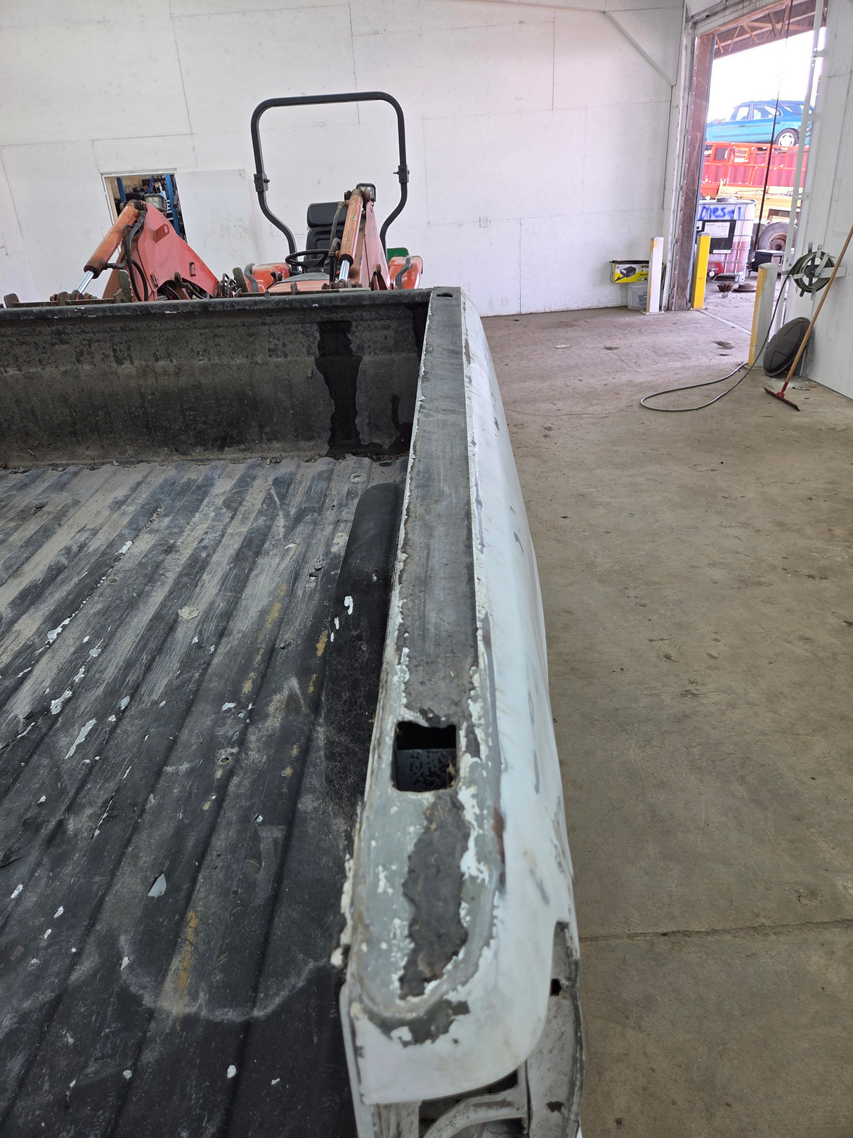 1999-2007 Chevrolet Silverado / GMC Sierra 1500 2500HD 3500HD 6' 6" Short Truck Bed