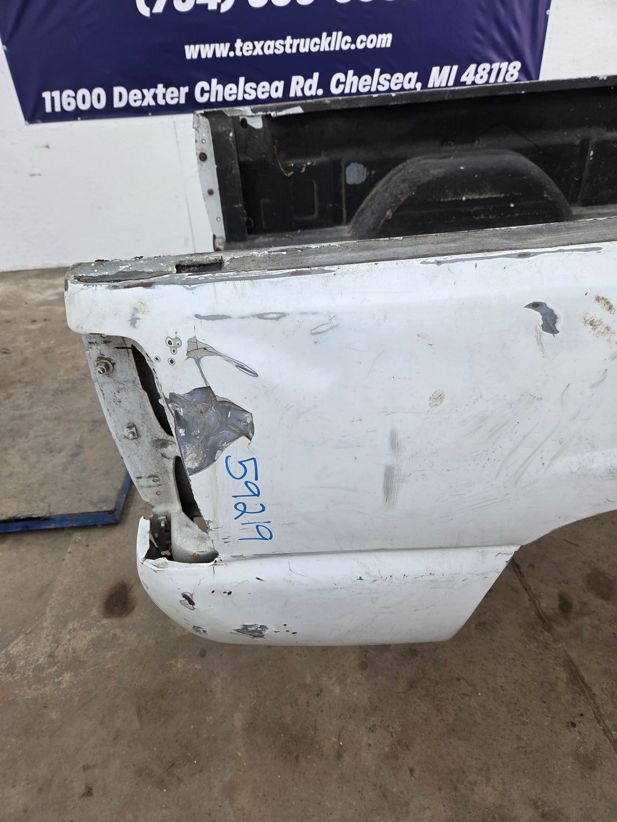 1999-2007 Chevrolet Silverado / GMC Sierra 1500 2500HD 3500HD 6' 6" Short Truck Bed