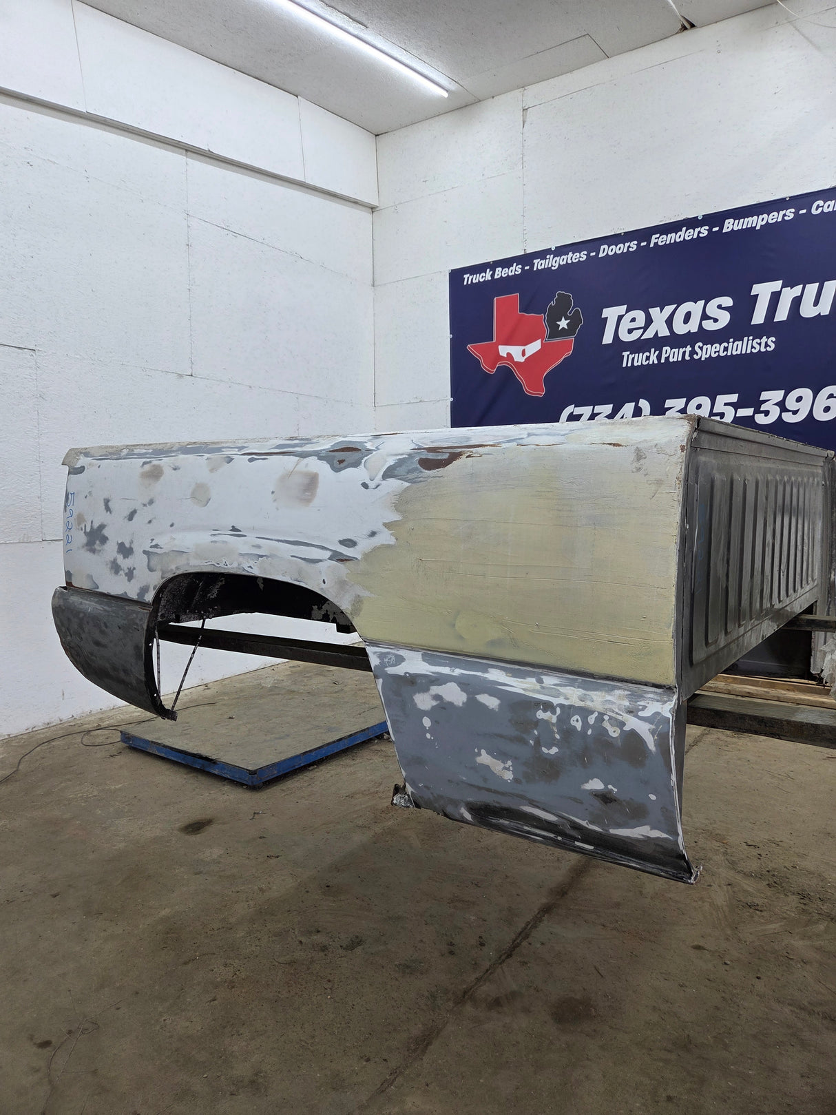 1999-2007 Chevrolet Silverado / GMC Sierra 1500 2500HD 3500HD 6' 6" Short Truck Bed